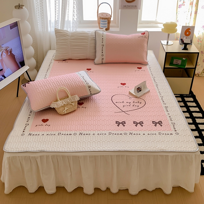 91家纺网 家纺一手货源 找家纺 顾里家纺 顾里家纺 2024新款凉感丝数码印花INS风大版凉席三件套 字母爱心