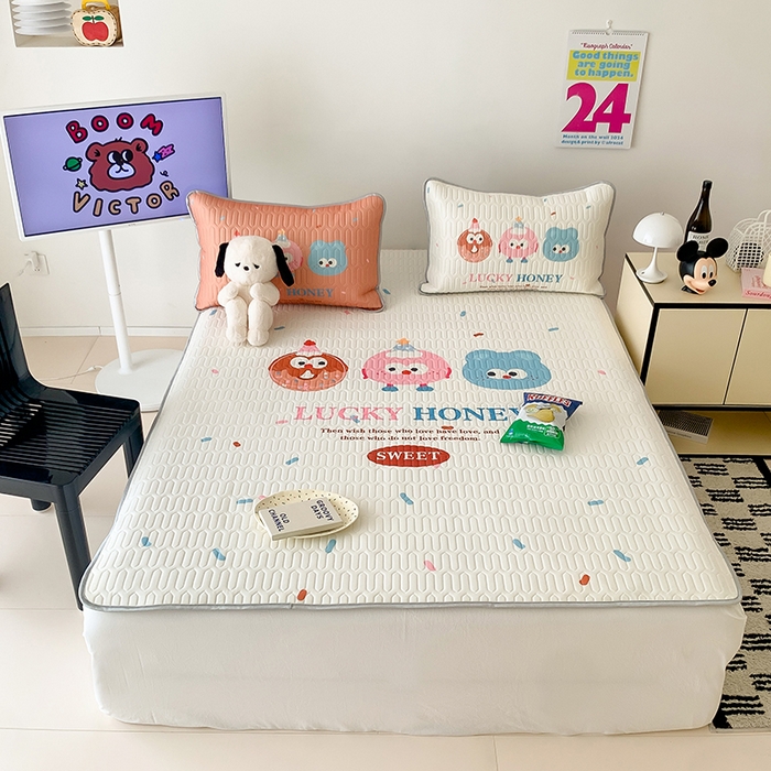 91家纺网 家纺一手货源 找家纺 顾里家纺 顾里家纺 2024新款凉感丝数码印花INS风大版凉席三件套 大眼可可