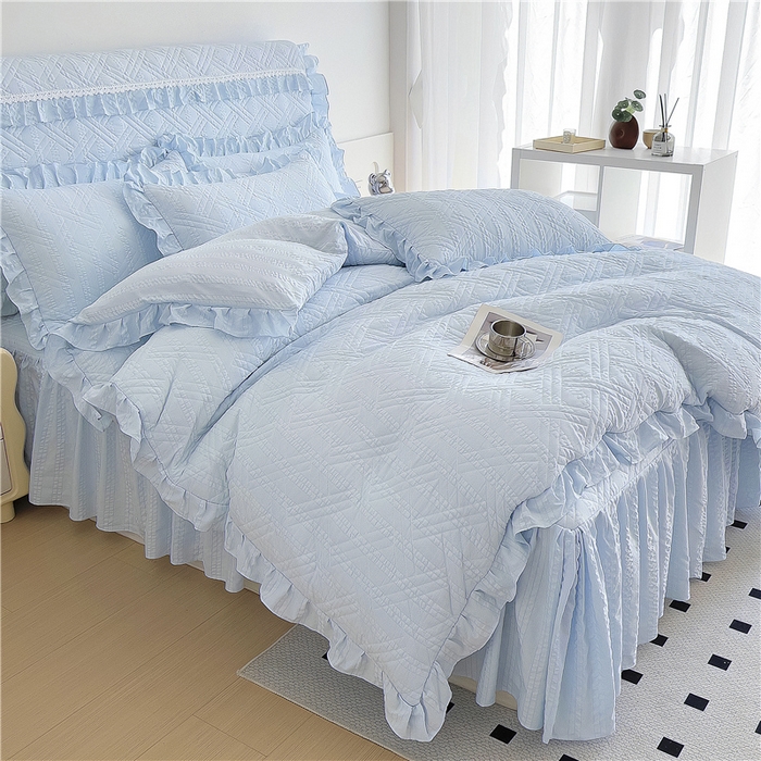 91家纺网 家纺一手货源 找家纺 十个点 2024新款亲肤水洗泡泡棉夹棉绗缝床裙款单品及套件 天蓝