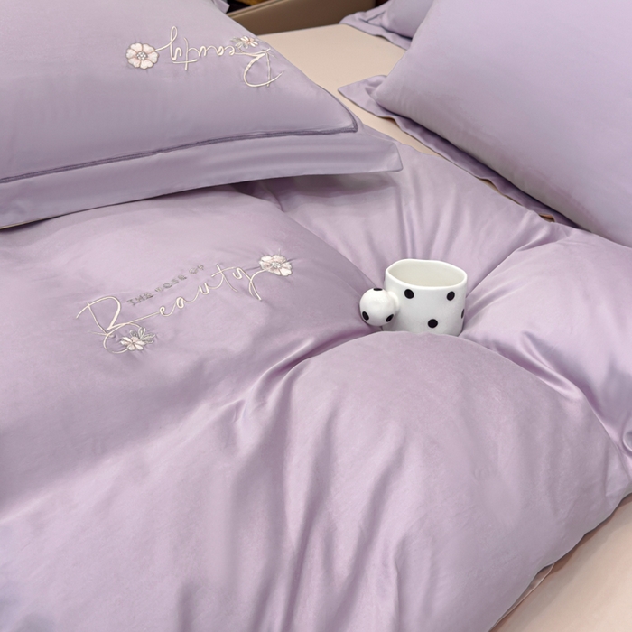 91家纺网 家纺一手货源 找家纺 U品汇 2024新品60S支贡缎长绒棉刺绣花四件套AB版纯棉全棉4件套100%棉 爱莎-浅魅紫