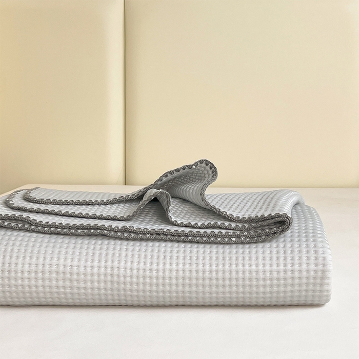 91家纺网 家纺一手货源 找家纺 伊被源 2024新款A类华夫格凉感丝盖毯点点夏被 气质灰