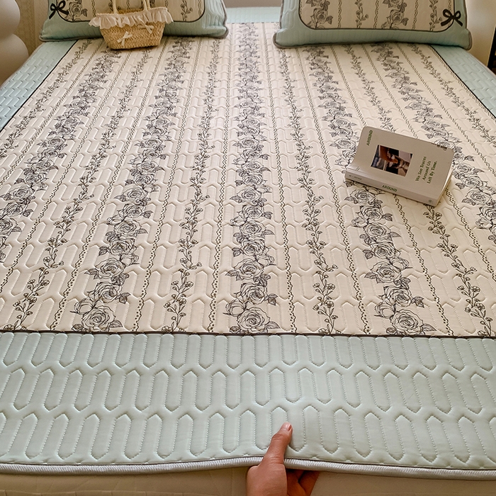 91家纺网 家纺一手货源 找家纺 顾里家纺 顾里家纺 2024新款凉感丝数码印花INS风大版凉席三件套 国风花朵蓝