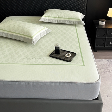 91家纺网 家纺一手货源 找家纺 三味舒屋 2025新款凉感抗菌防螨印花冰丝养生席手绘系列床笠款【简欧】  伊芙琳绿