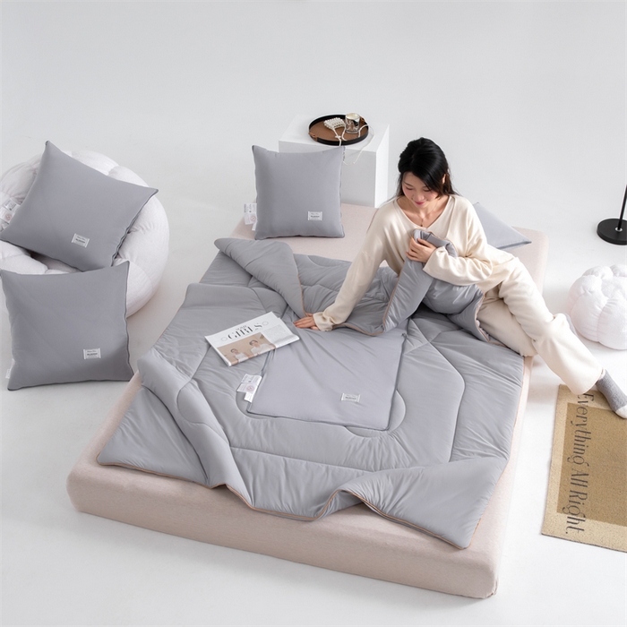 91家纺网 家纺一手货源 找家纺 照世 2024新款凉感丝贴布绣抱枕被 天空灰