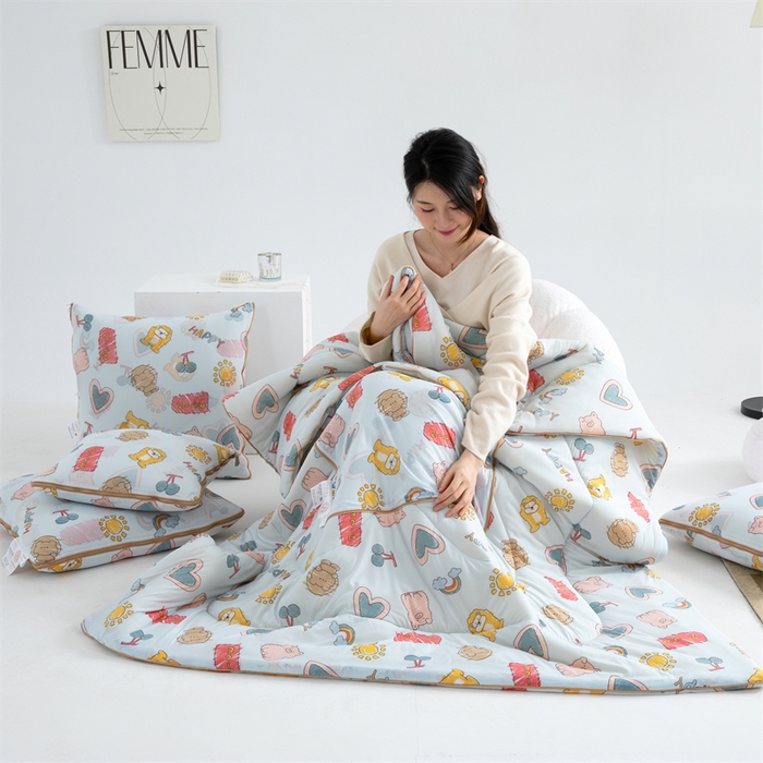 91家纺网 家纺一手货源 找家纺 （总）照世 2025新款凉感丝印花抱枕被（控价不低于40的69，45的85，50的98，55的119，60的139）