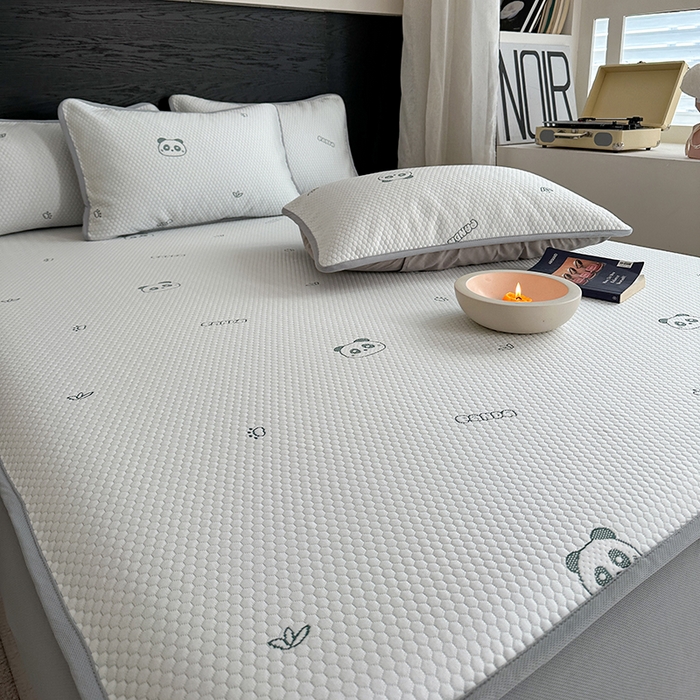 91家纺网 家纺一手货源 找家纺 2024 新款A类立体提花冰豆豆凉感抗菌凉席床笠款 熊猫绿