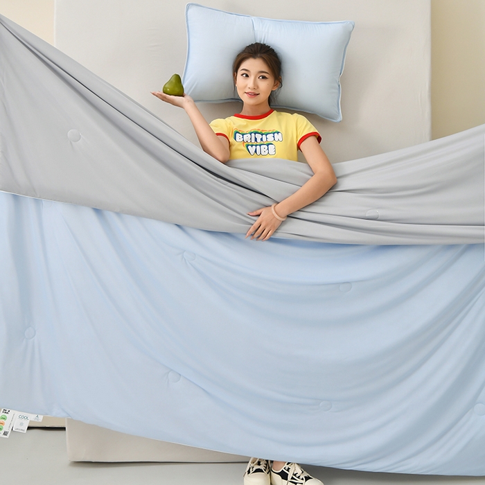 91家纺网 家纺一手货源 找家纺 彩烨 2025纯色凉感丝夏被冰淇淋夏凉被素色空调被学生 【极光蓝灰】