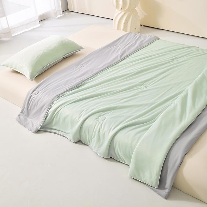 91家纺网 家纺一手货源 找家纺 彩烨 2024纯色凉感丝夏被冰淇淋夏凉被素色空调被学生 【香草绿灰】