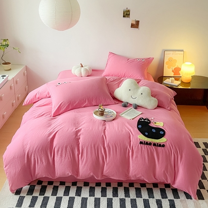 91家纺网 家纺一手货源 找家纺 铭宣家居 2024新款韩式水洗棉毛巾绣四件套 可爱猫-粉