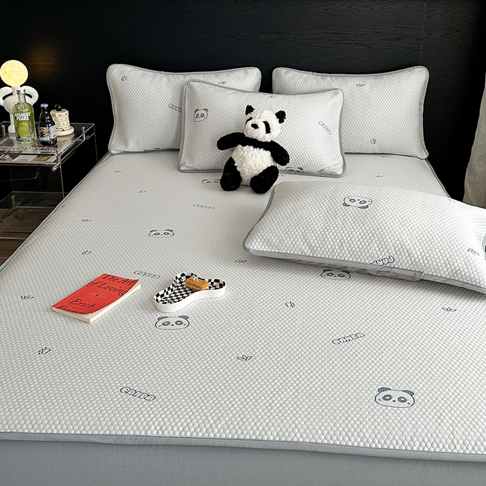 91家纺网 家纺一手货源 找家纺 2024 新款A类立体提花冰豆豆凉感抗菌凉席床笠款 熊猫蓝灰