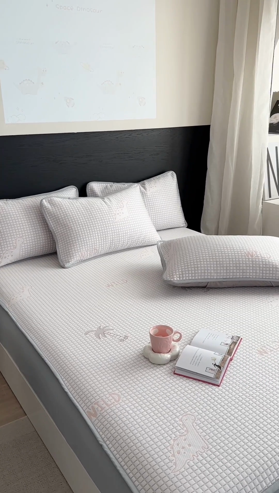 91家纺网 家纺一手货源 找家纺 2024 新款A类立体提花冰豆豆凉感抗菌凉席床笠款 恐龙粉紫