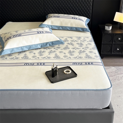 91家纺网 家纺一手货源 找家纺 三味舒屋 2025新款凉感抗菌防螨印花冰丝养生席手绘系列床笠款【简欧】  慕斯蓝