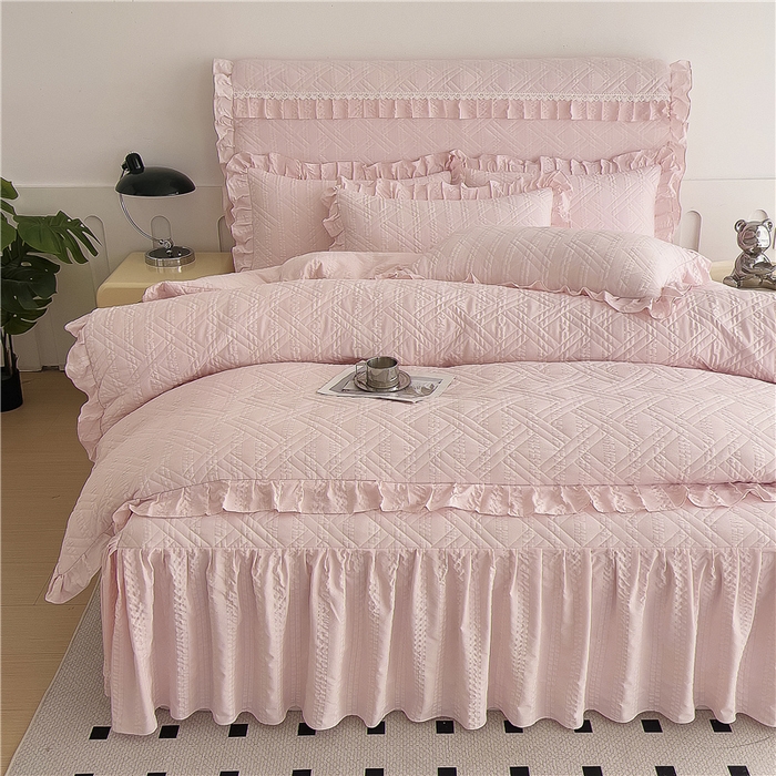 91家纺网 家纺一手货源 找家纺 十个点 2024新款亲肤水洗泡泡棉夹棉绗缝床裙款单品及套件 玉粉