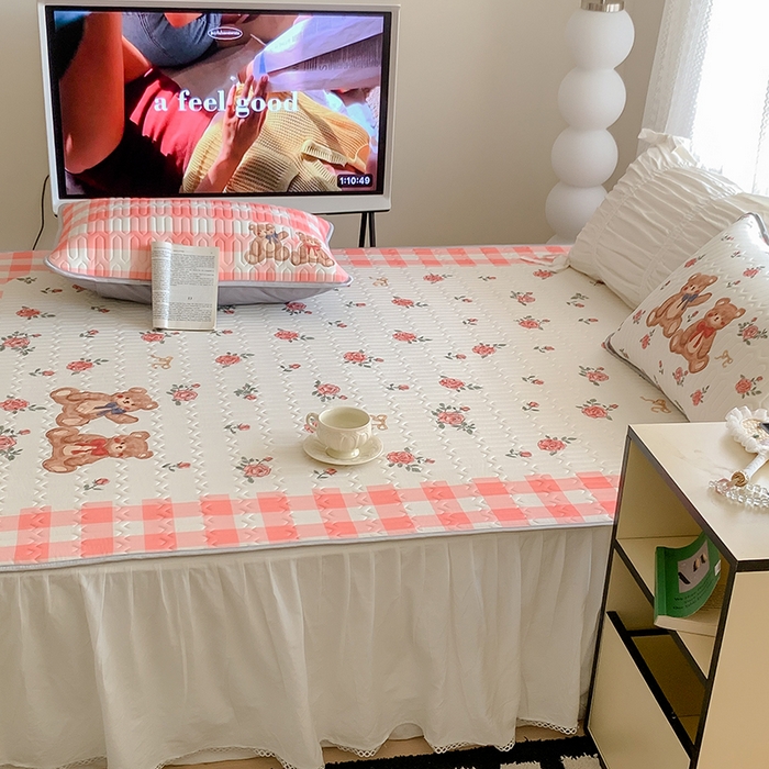 91家纺网 家纺一手货源 找家纺 顾里家纺 顾里家纺 2024新款凉感丝数码印花INS风大版凉席三件套 格子花熊