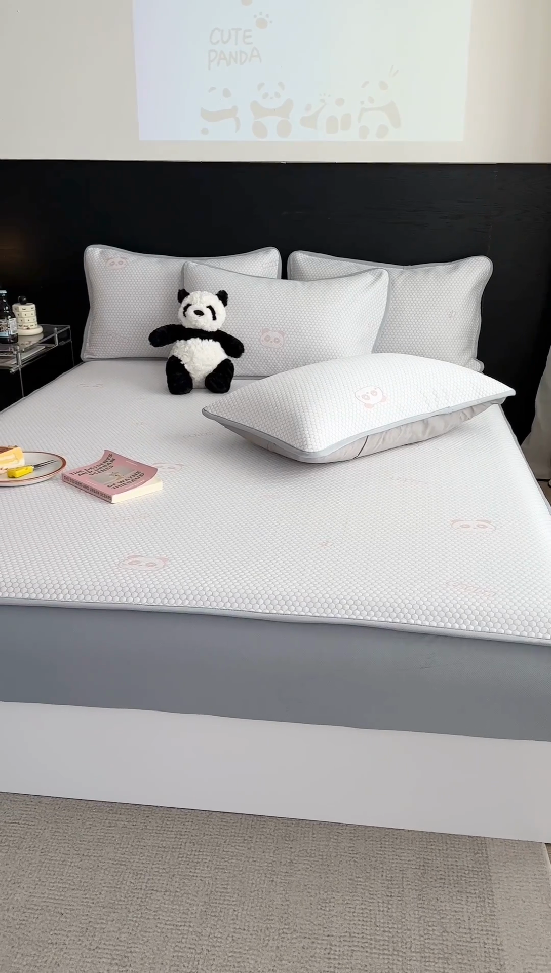 91家纺网 家纺一手货源 找家纺 2024 新款A类立体提花冰豆豆凉感抗菌凉席床笠款 熊猫粉紫