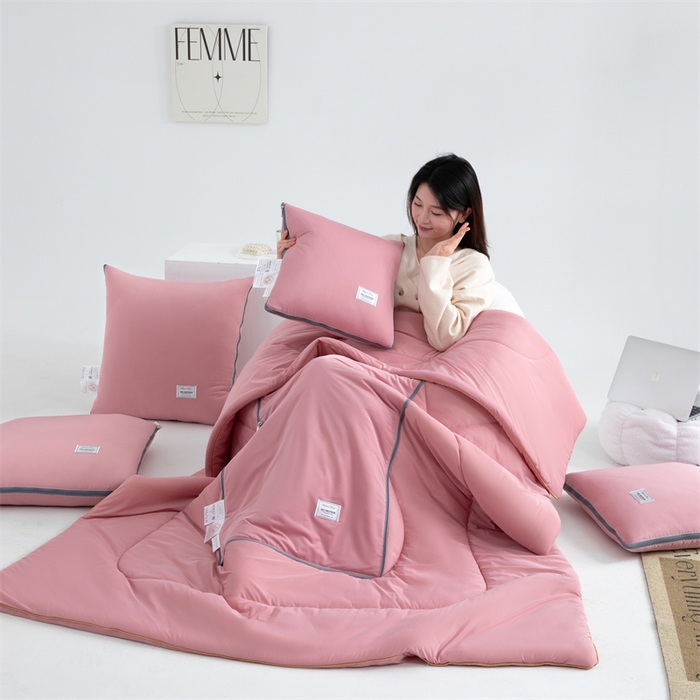 91家纺网 家纺一手货源 找家纺 照世 2024新款凉感丝贴布绣抱枕被 樱花粉