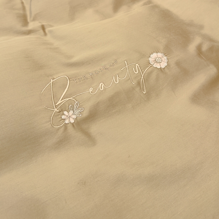 91家纺网 家纺一手货源 找家纺 U品汇 2024新品60S支贡缎长绒棉刺绣花四件套AB版纯棉全棉4件套100%棉 爱莎-浅驼