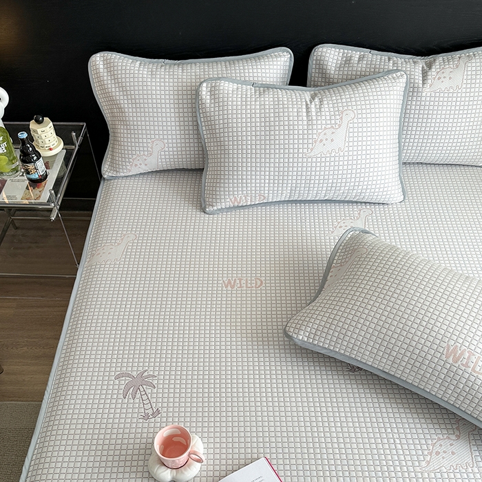 91家纺网 家纺一手货源 找家纺 2024 新款A类立体提花冰豆豆凉感抗菌凉席床笠款 恐龙粉紫