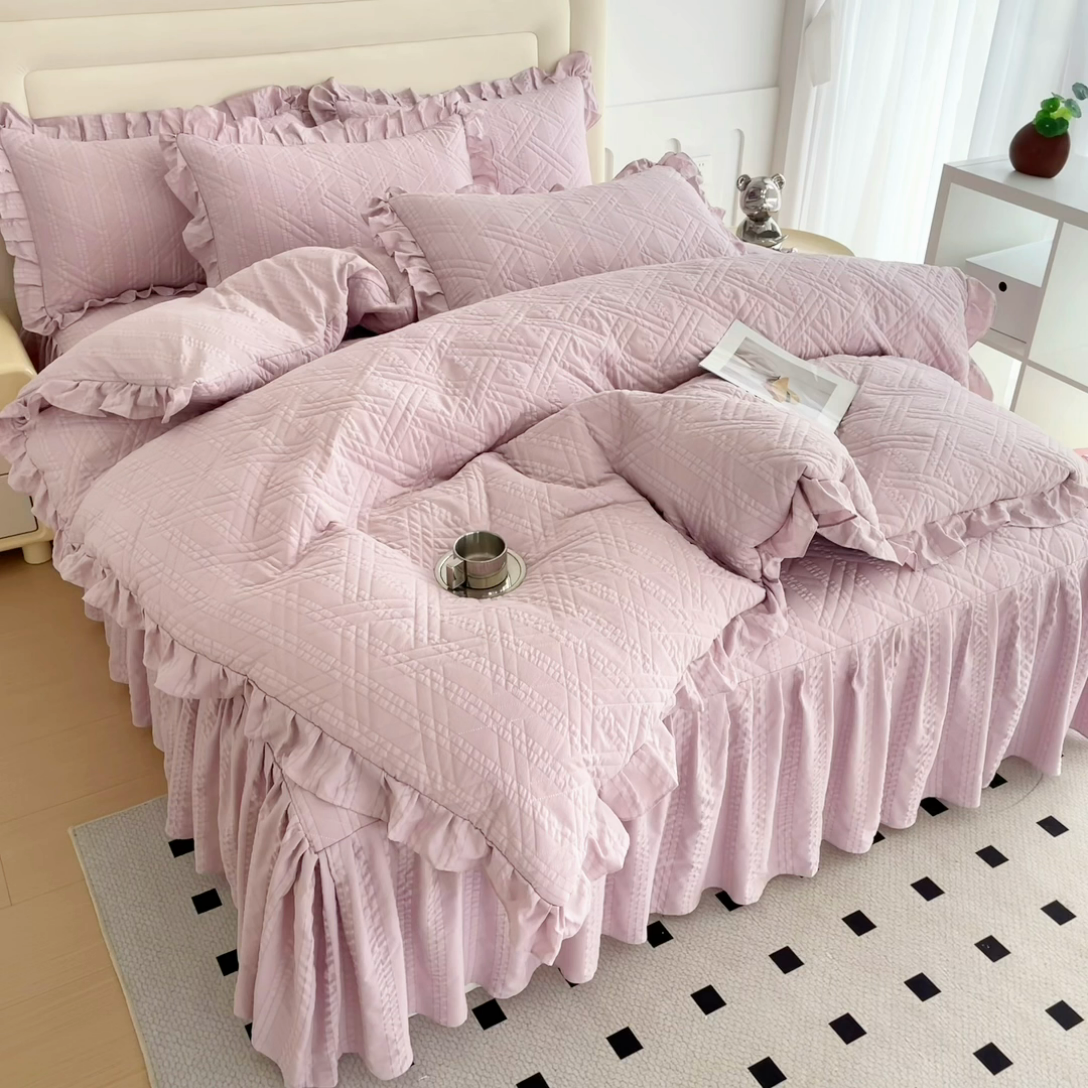 91家纺网 家纺一手货源 找家纺 十个点 2024新款亲肤水洗泡泡棉夹棉绗缝床裙款单品及套件 媚紫