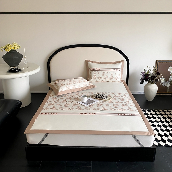 91家纺网 家纺一手货源 找家纺 三味舒屋 2025新款凉感抗菌防螨印花冰丝养生席手绘系列床席款【简欧】  慕斯咖