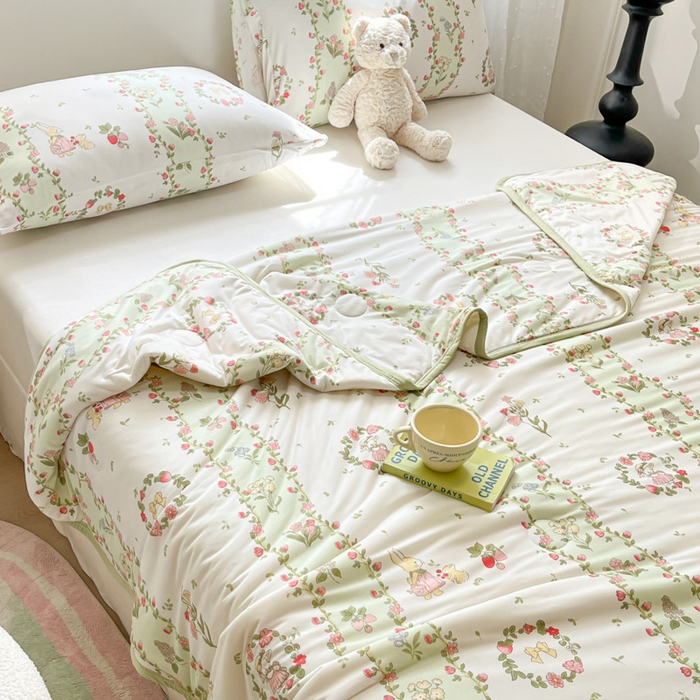 91家纺网 家纺一手货源 找家纺 葡萄家 2024新款A类母婴级大豆纤维牛奶丝针织棉夏凉被 绿野仙踪