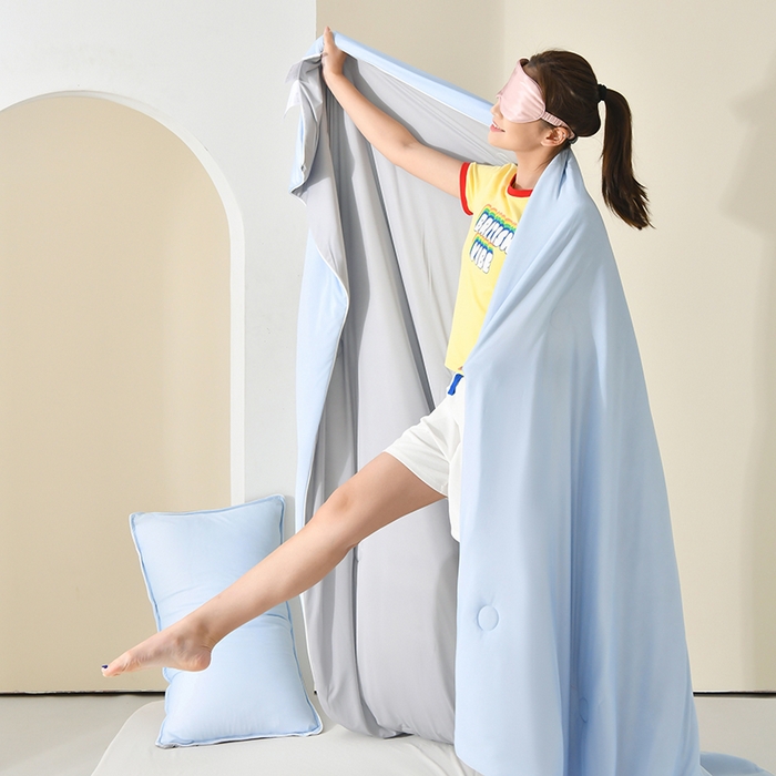 91家纺网 家纺一手货源 找家纺 彩烨 2025纯色凉感丝夏被冰淇淋夏凉被素色空调被学生 【极光蓝灰】