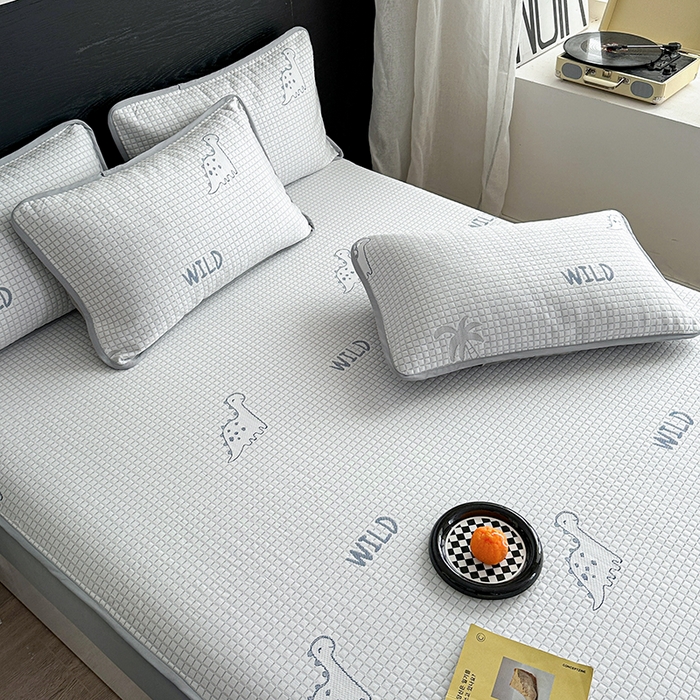 91家纺网 家纺一手货源 找家纺 2024 新款A类立体提花冰豆豆凉感抗菌凉席床笠款 恐龙蓝灰