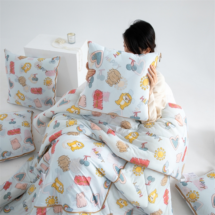 91家纺网 家纺一手货源 找家纺 照世 2025新款凉感丝印花抱枕被 动物园