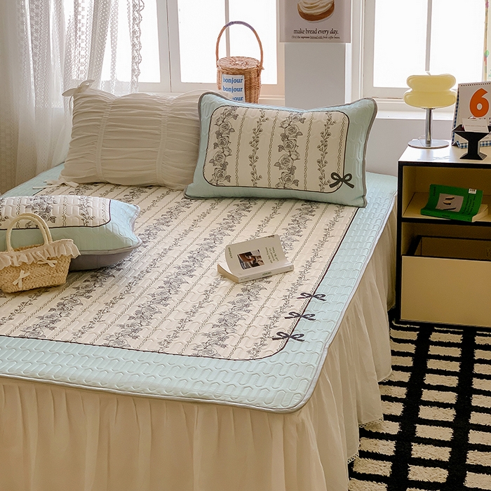 91家纺网 家纺一手货源 找家纺 顾里家纺 顾里家纺 2024新款凉感丝数码印花INS风大版凉席三件套 国风花朵蓝