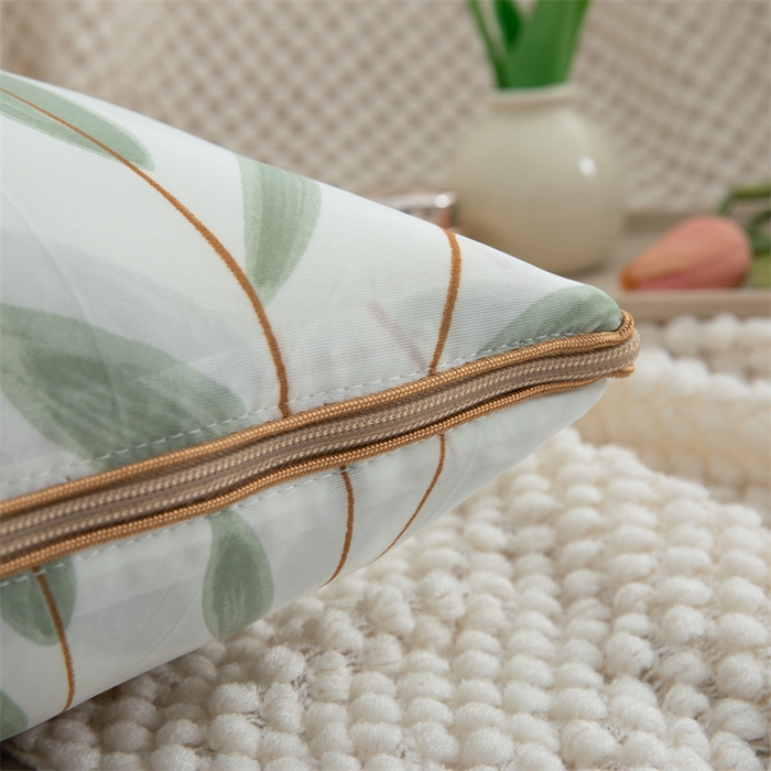 91家纺网 家纺一手货源 找家纺 照世 2025新款凉感丝印花抱枕被 花枝蔓