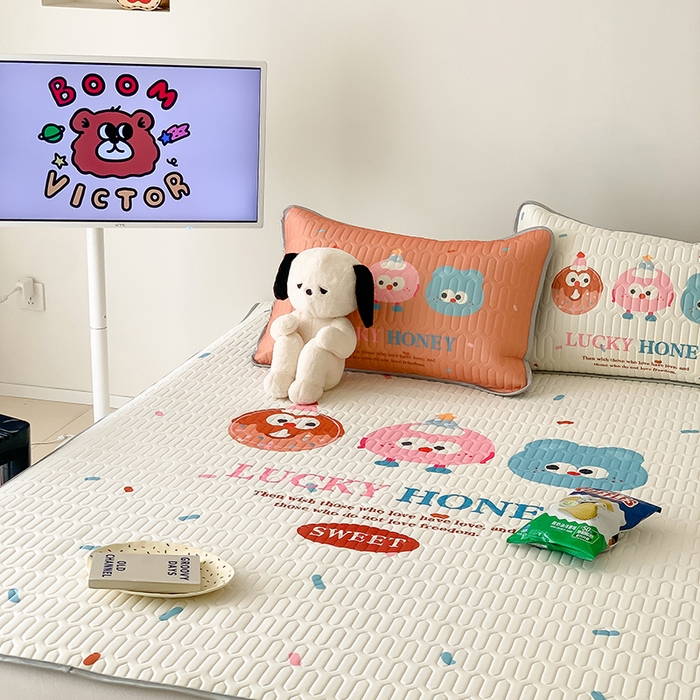 91家纺网 家纺一手货源 找家纺 顾里家纺 顾里家纺 2024新款凉感丝数码印花INS风大版凉席三件套 大眼可可