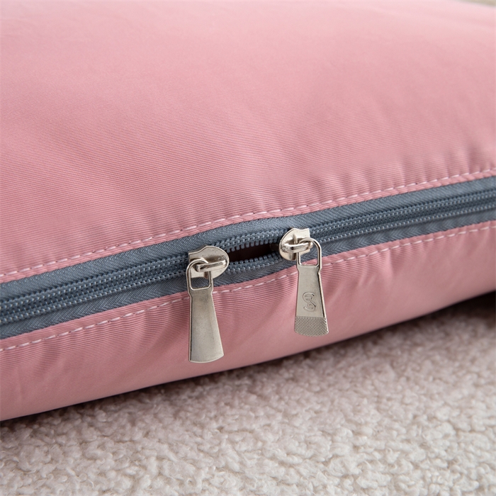 91家纺网 家纺一手货源 找家纺 照世 2024新款凉感丝贴布绣抱枕被 樱花粉