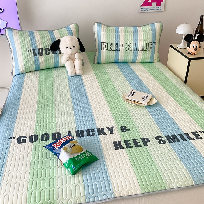 91家纺网 家纺一手货源 找家纺 顾里家纺 顾里家纺 2024新款凉感丝数码印花INS风大版凉席三件套 时尚条纹