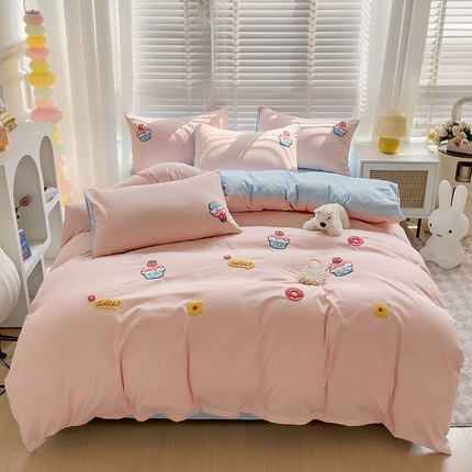 91家纺网 家纺一手货源 找家纺 恋佳居 2025新款时尚亲肤小清新水洗棉毛巾绣四件套 甜心蛋糕