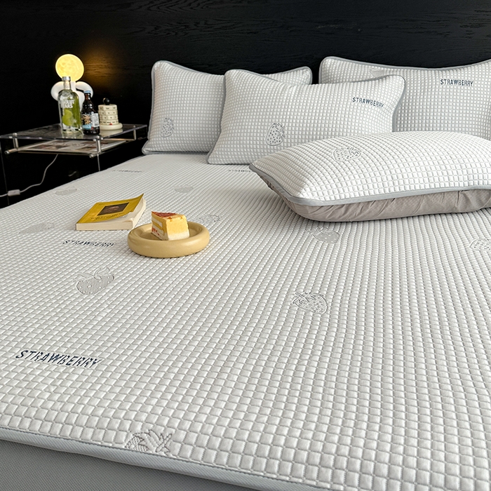 91家纺网 家纺一手货源 找家纺 2024 新款A类立体提花冰豆豆凉感抗菌凉席床笠款 小草莓蓝灰