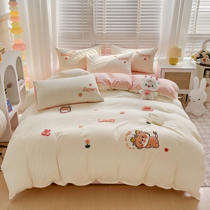 91家纺网 家纺一手货源 找家纺 恋佳居 2025新款时尚亲肤小清新水洗棉毛巾绣四件套 小龙宝米色