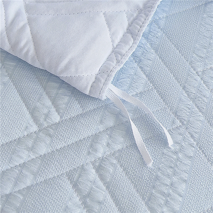 91家纺网 家纺一手货源 找家纺 十个点 2024新款亲肤水洗泡泡棉夹棉绗缝床裙款单品及套件 天蓝