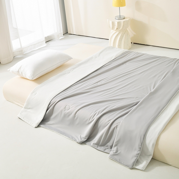 91家纺网 家纺一手货源 找家纺 彩烨 2024纯色凉感丝夏被冰淇淋夏凉被素色空调被学生【星空灰白】