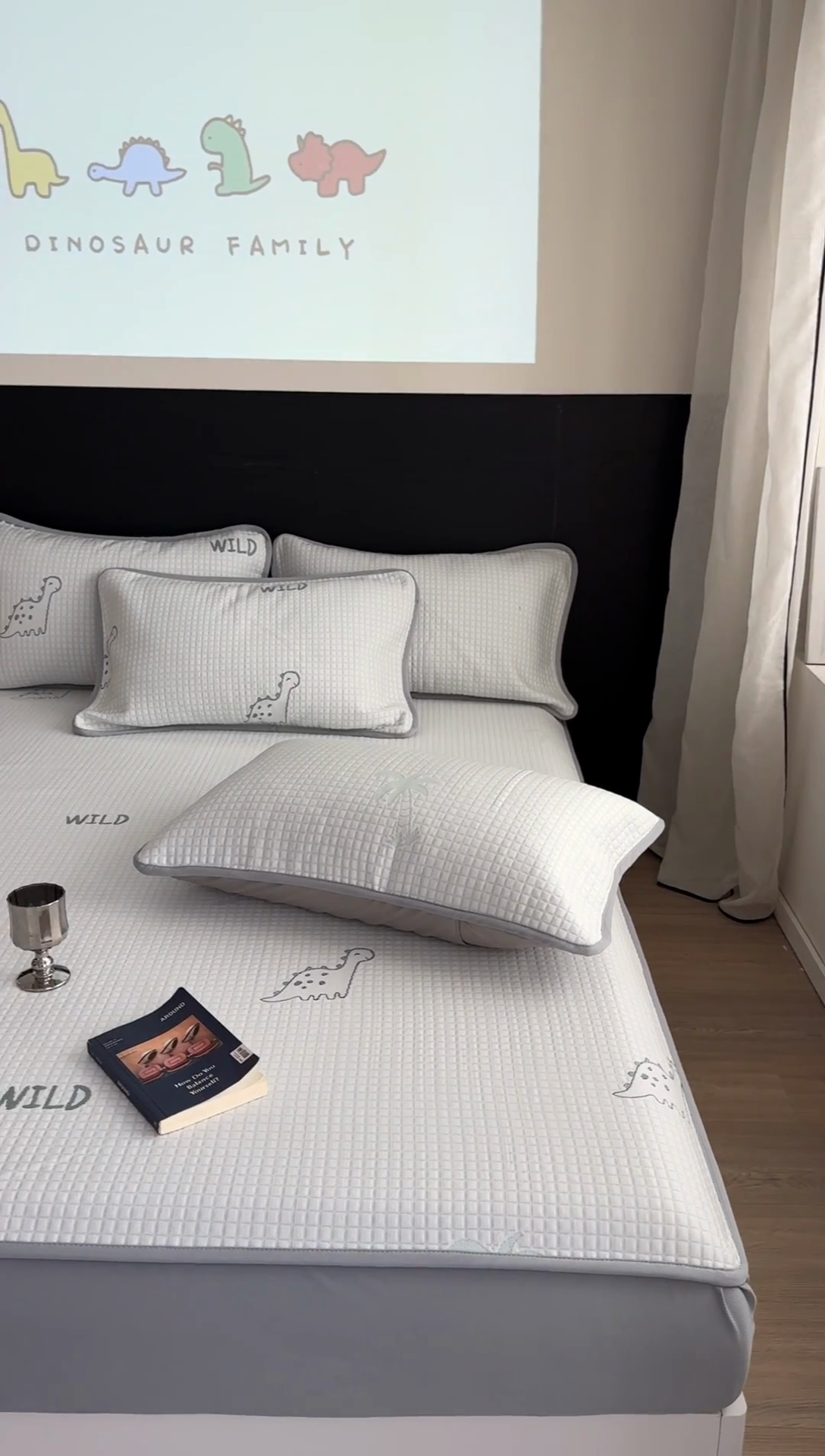 91家纺网 家纺一手货源 找家纺 2024 新款A类立体提花冰豆豆凉感抗菌凉席床笠款 小恐龙绿