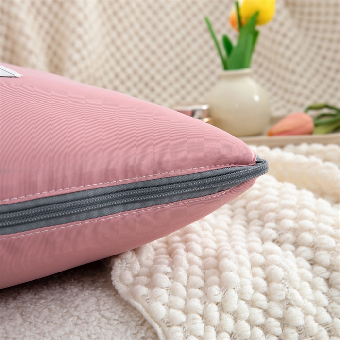 91家纺网 家纺一手货源 找家纺 照世 2024新款凉感丝贴布绣抱枕被 樱花粉