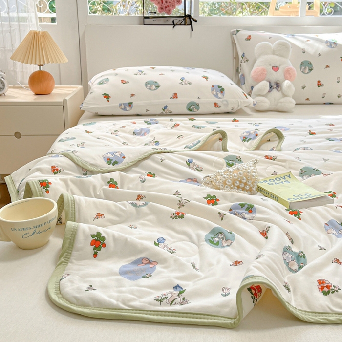 91家纺网 家纺一手货源 找家纺 葡萄家 2024新款A类母婴级大豆纤维牛奶丝针织棉夏凉被 草莓小兔