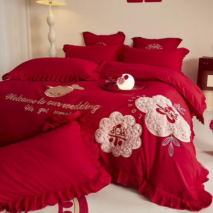 91家纺网 家纺一手货源 找家纺 玉雅家纺 2025新款磨毛时尚浮雕花边款床裙婚庆四件套 浮雕花边款-幸福喜乐