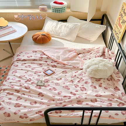 91家纺网 家纺一手货源 找家纺 顾里家纺 2024新款ins韩系华夫格夏凉被夏被空调被 咖豹纹