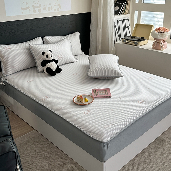 91家纺网 家纺一手货源 找家纺 2024 新款A类立体提花冰豆豆凉感抗菌凉席床笠款 熊猫粉紫