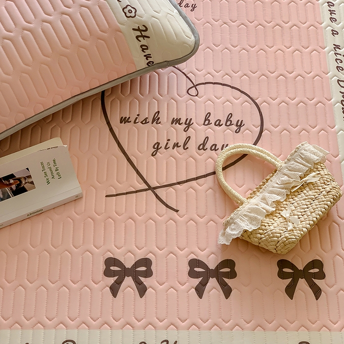 91家纺网 家纺一手货源 找家纺 顾里家纺 顾里家纺 2024新款凉感丝数码印花INS风大版凉席三件套 字母爱心