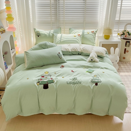 91家纺网 家纺一手货源 找家纺 恋佳居 2025新款时尚亲肤小清新水洗棉毛巾绣四件套 幸运树绿色