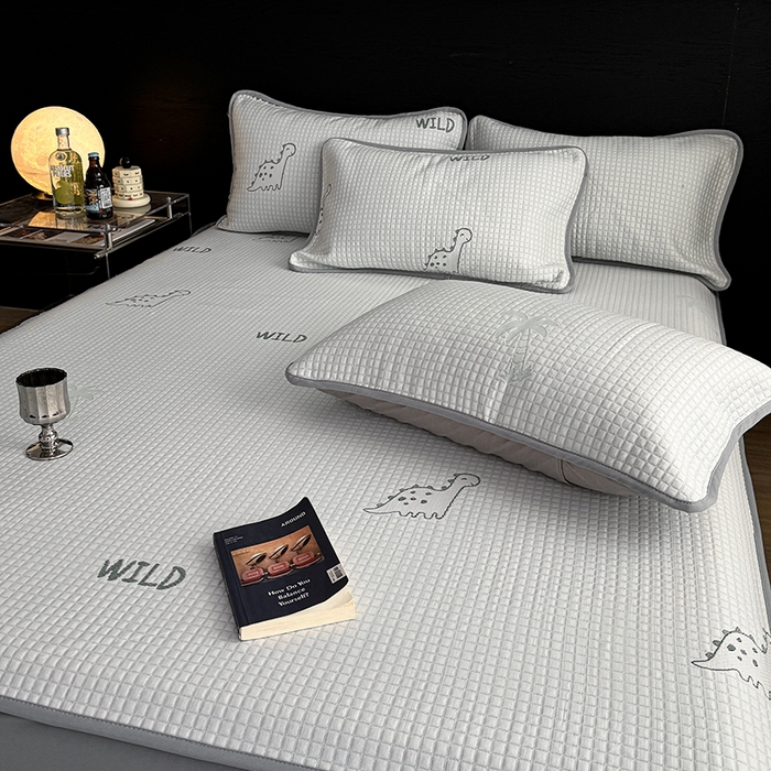 91家纺网 家纺一手货源 找家纺 2024 新款A类立体提花冰豆豆凉感抗菌凉席床笠款 小恐龙绿