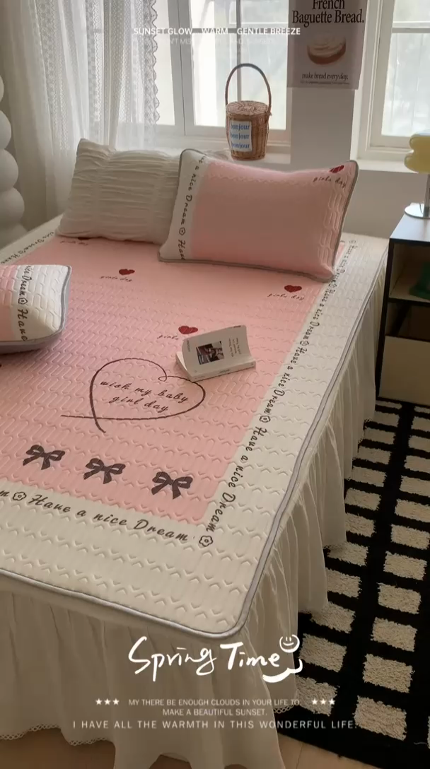 91家纺网 家纺一手货源 找家纺 顾里家纺 顾里家纺 2024新款凉感丝数码印花INS风大版凉席三件套 字母爱心