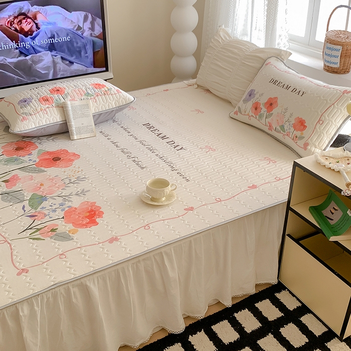 91家纺网 家纺一手货源 找家纺 顾里家纺 顾里家纺 2024新款凉感丝数码印花INS风大版凉席三件套 晕染花花