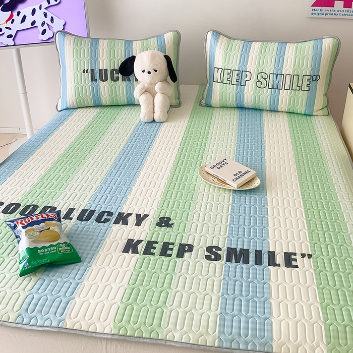 91家纺网 家纺一手货源 找家纺 顾里家纺 顾里家纺 2024新款凉感丝数码印花INS风大版凉席三件套 时尚条纹